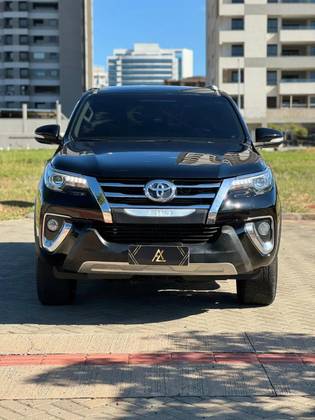 TOYOTA HILUX SW4 2.8 SRX 4X4 16V TURBO INTERCOOLER DIESEL 4P AUTOMÁTICO TOYOTA HILUX SW4 2.8 SRX 4X4 16V TURBO INTERCOOLER DIESEL 4P AUTOMÁTICO